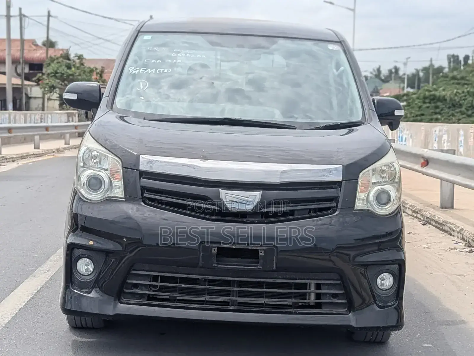 Toyota Noah 2.0 158hp AWD (7 Seater) 2012 Black