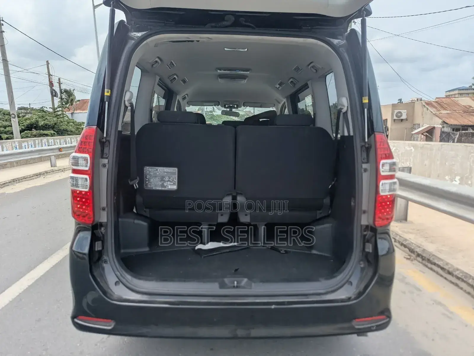 Toyota Noah 2.0 158hp AWD (7 Seater) 2012 Black