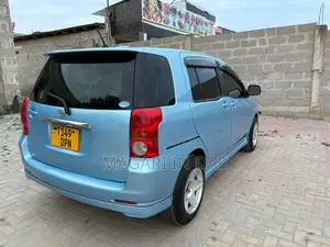 Toyota Raum 2004 Blue
