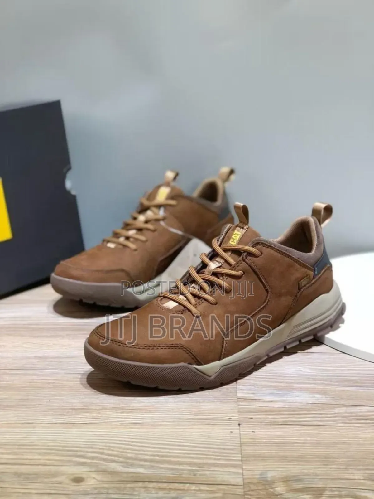 Caterpillar Shoes Za Mwaka Mpya