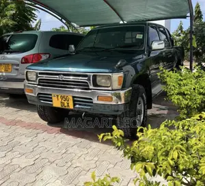 Toyota Hilux 2003 Gray