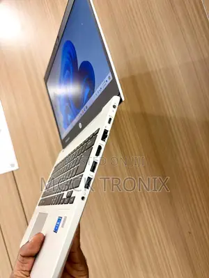 New Laptop HP 8GB Intel SSD 256GB