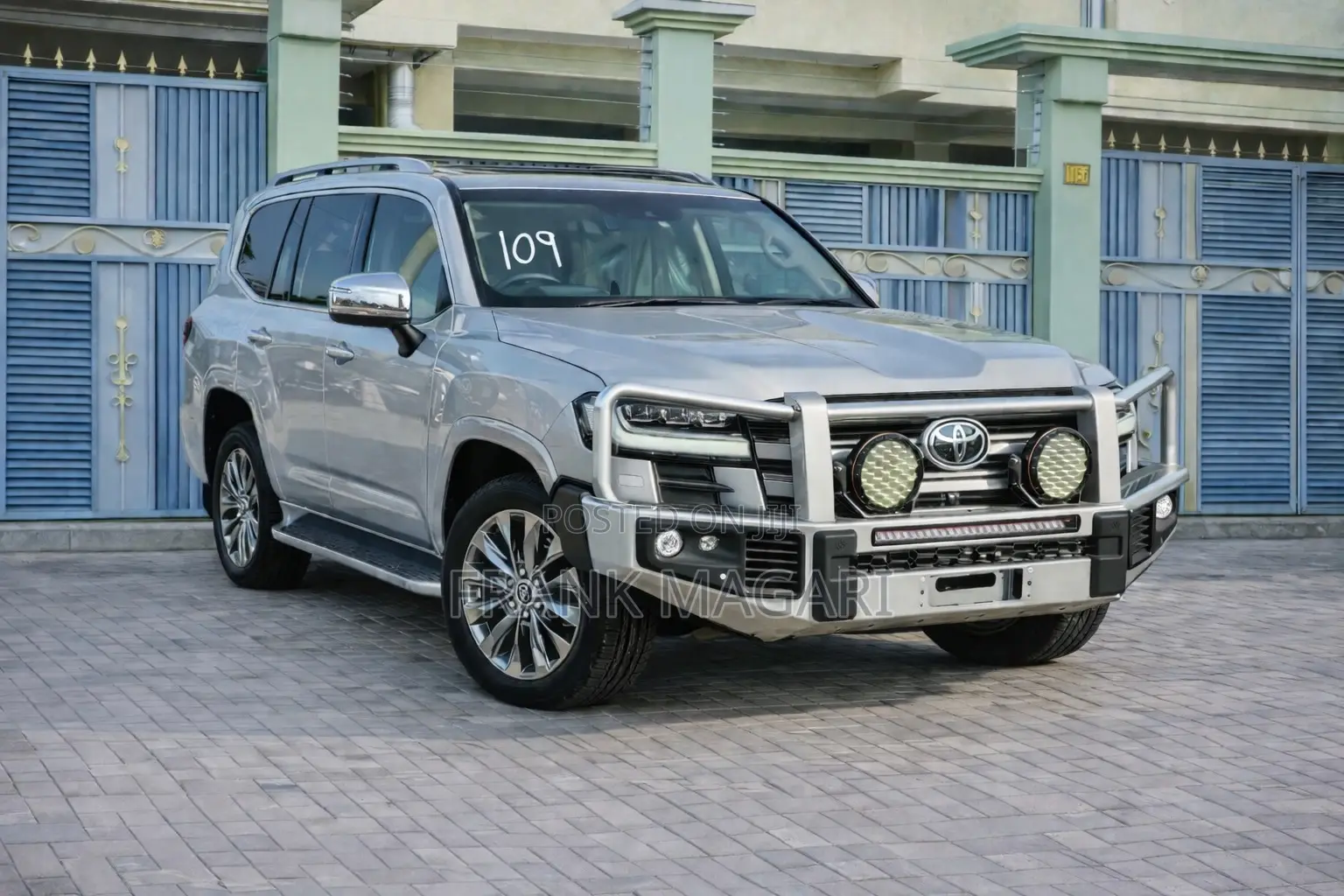 Toyota Land Cruiser LC300 2024 Silver
