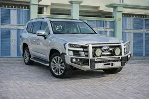 Toyota Land Cruiser LC300 2024 Silver