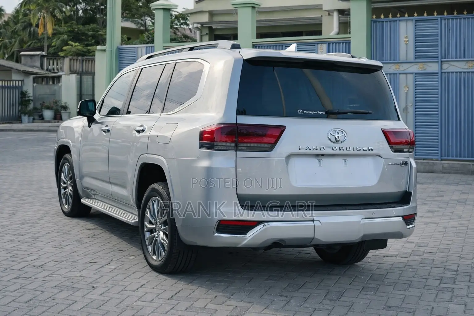 Toyota Land Cruiser LC300 2024 Silver