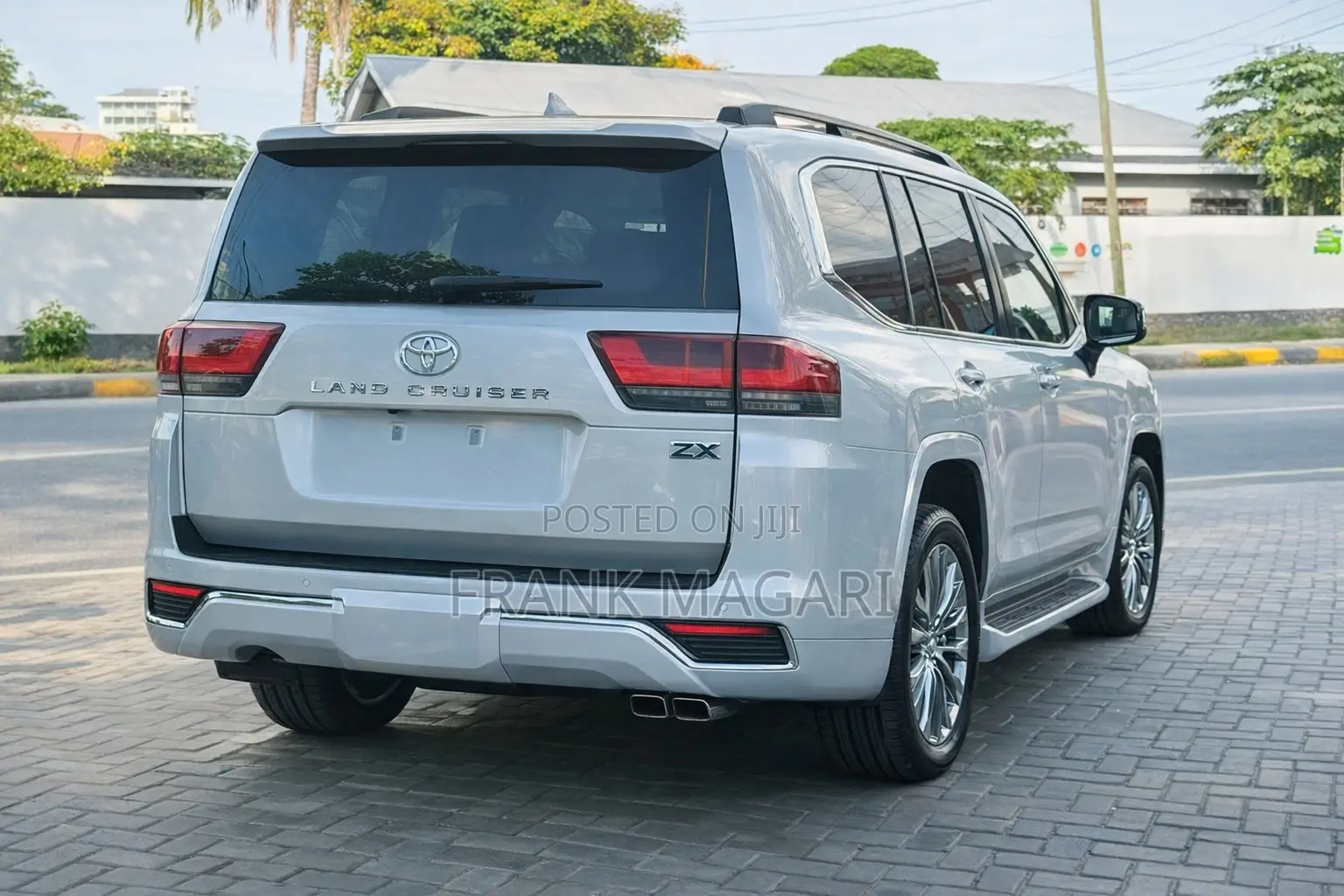 Toyota Land Cruiser LC300 2024 Silver