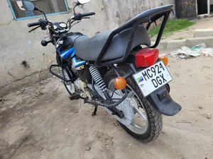 TVS HLX 125 2025 Black
