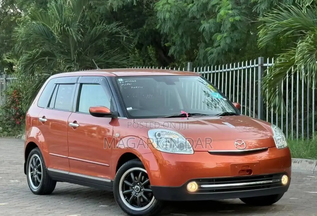 Mazda Verisa 2009 Orange