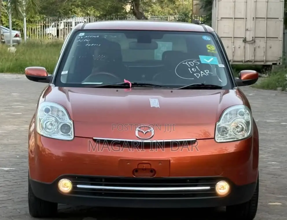 Mazda Verisa 2009 Orange