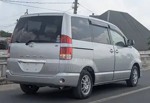 Toyota Noah 2.0 143hp FWD (7 Seater) 2007 Silver