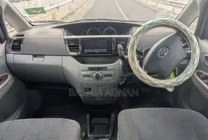 Toyota Noah 2.0 143hp FWD (7 Seater) 2007 Silver