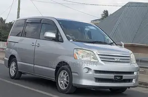 Toyota Noah 2.0 143hp FWD (7 Seater) 2007 Silver