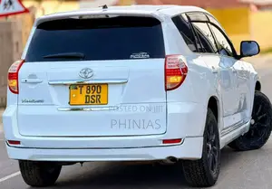 Toyota Vanguard 2008 White