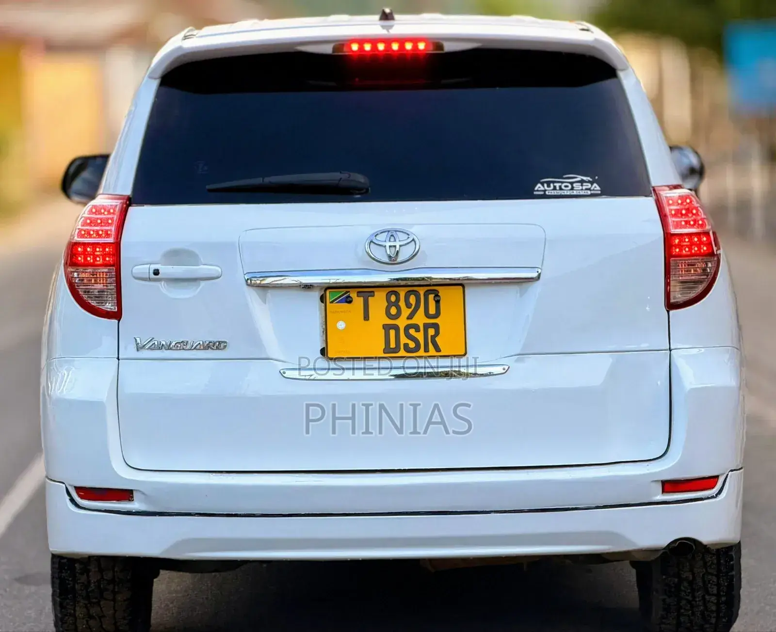 Toyota Vanguard 2008 White