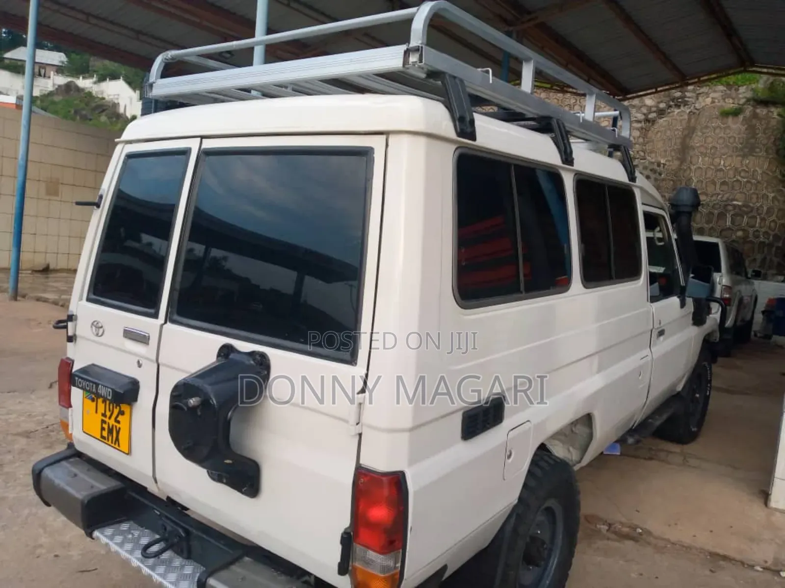 Toyota Land Cruiser 2017 White