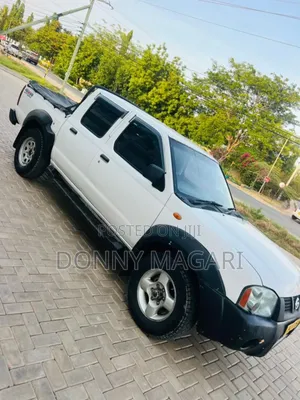 Nissan Hardbody 2012 White