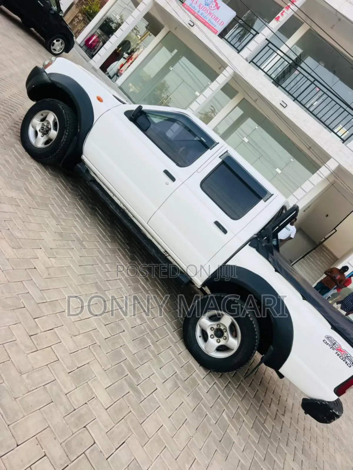 Nissan Hardbody 2012 White