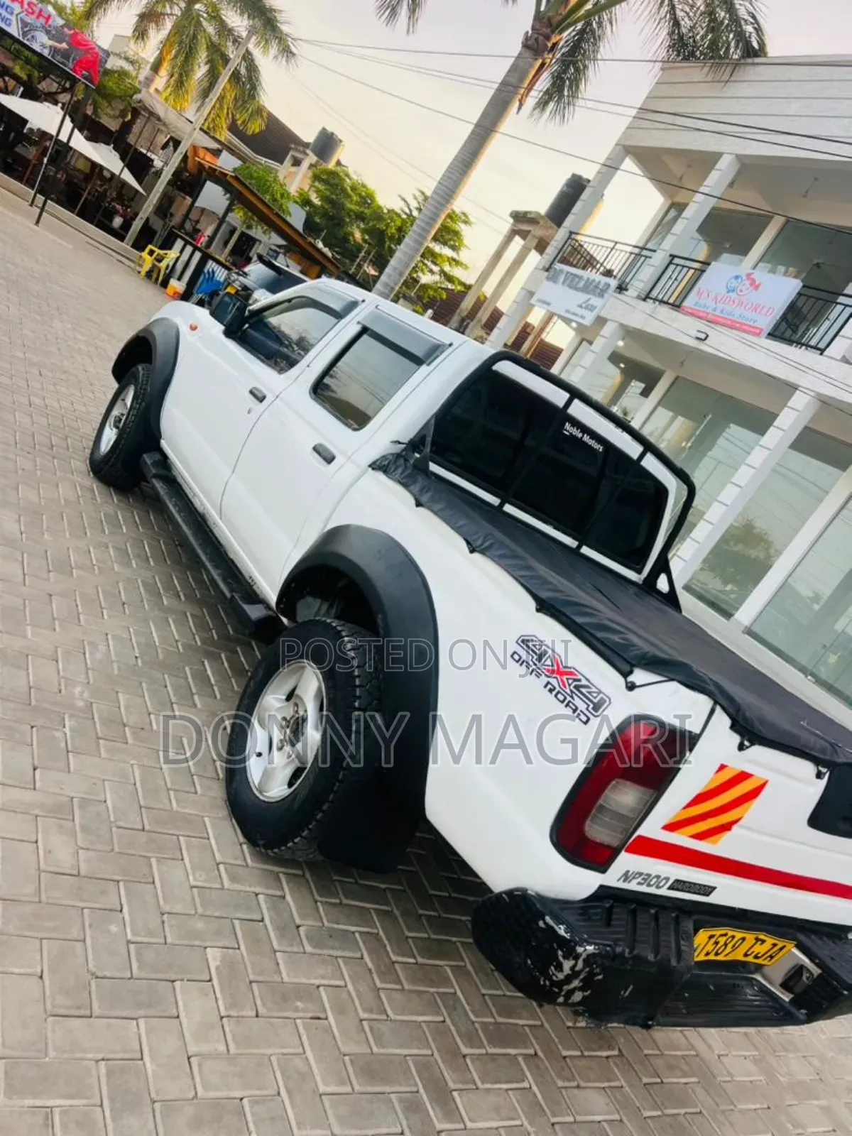 Nissan Hardbody 2012 White
