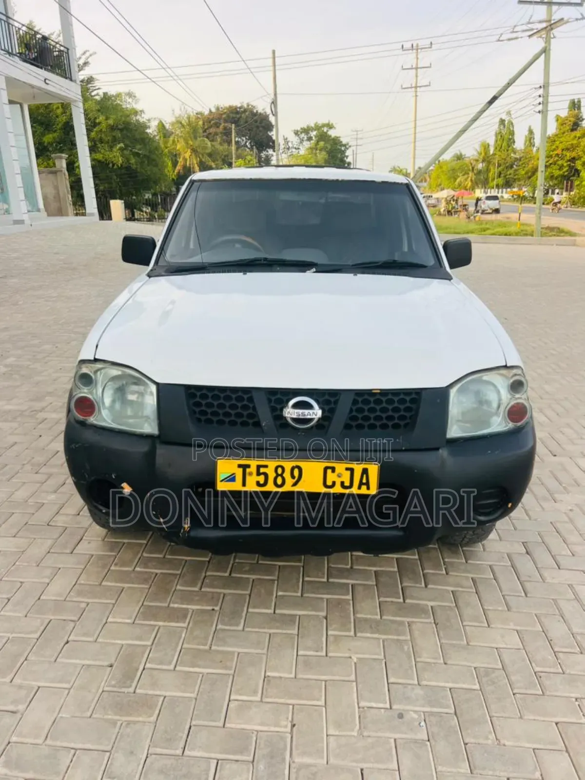 Nissan Hardbody 2012 White