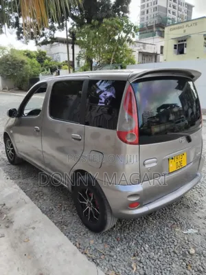 Toyota Fun Cargo 2004 Gray