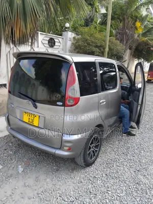 Toyota Fun Cargo 2004 Gray