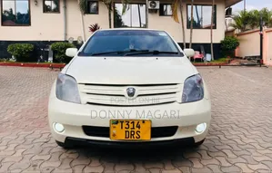 Toyota IST 2004 White