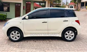 Toyota IST 2004 White