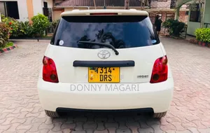 Toyota IST 2004 White