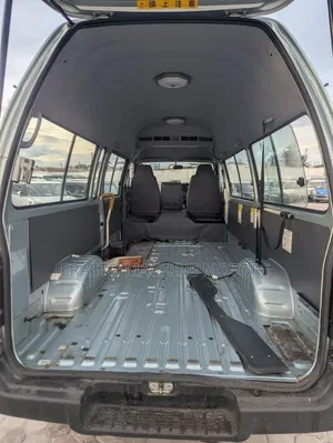 Toyota HiAce 2002 White