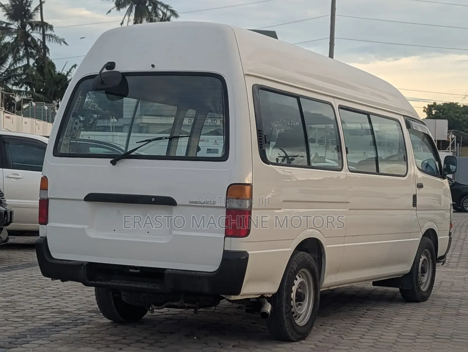 Toyota HiAce 2002 White