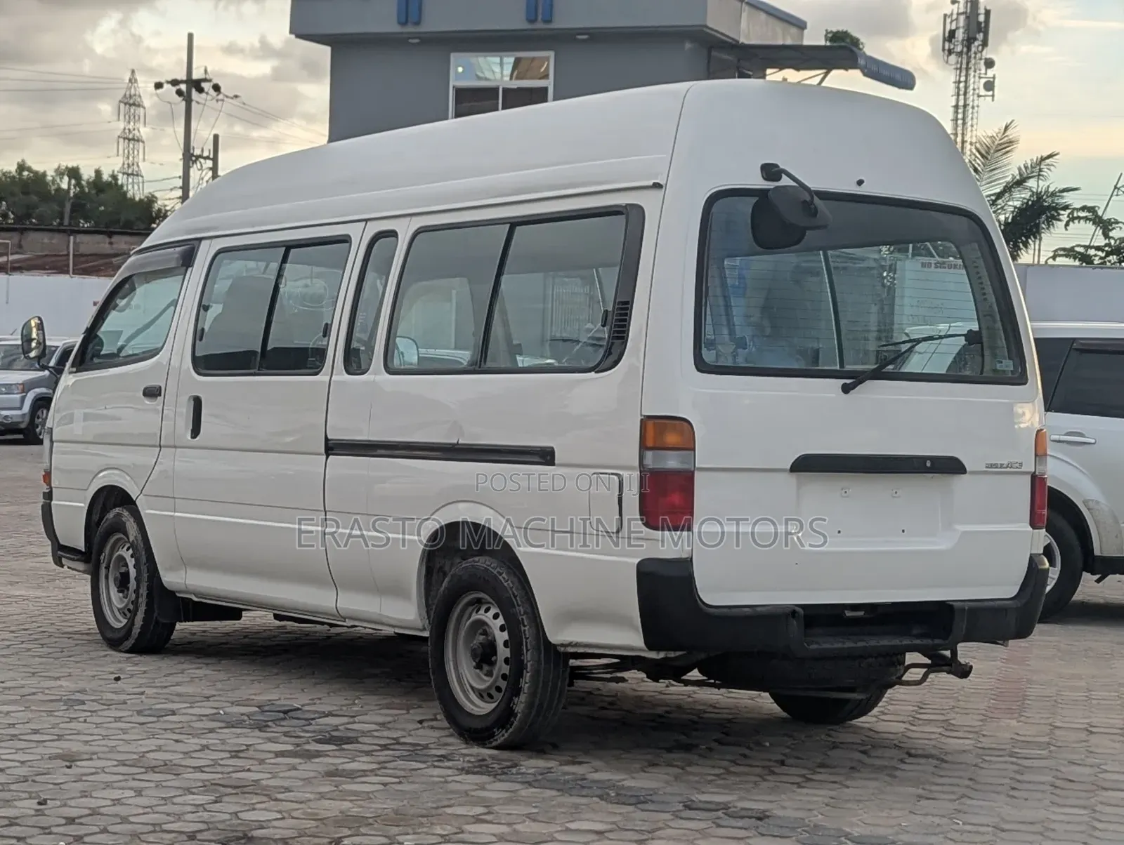 Toyota HiAce 2002 White