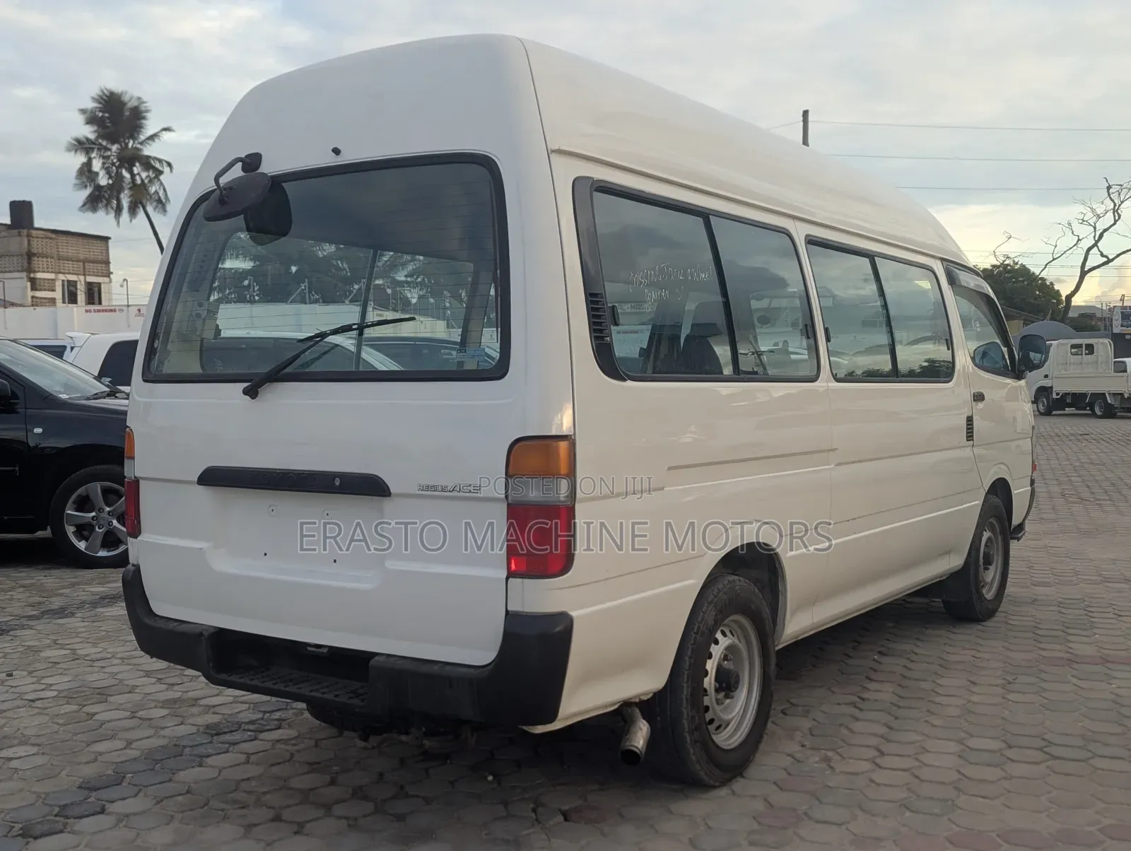 Toyota HiAce 2002 White