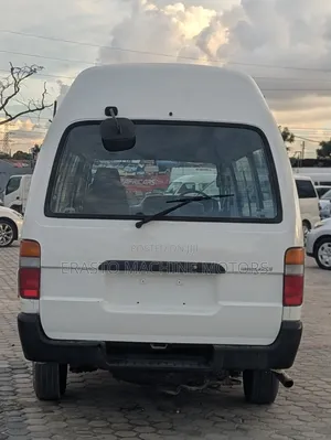 Toyota HiAce 2002 White