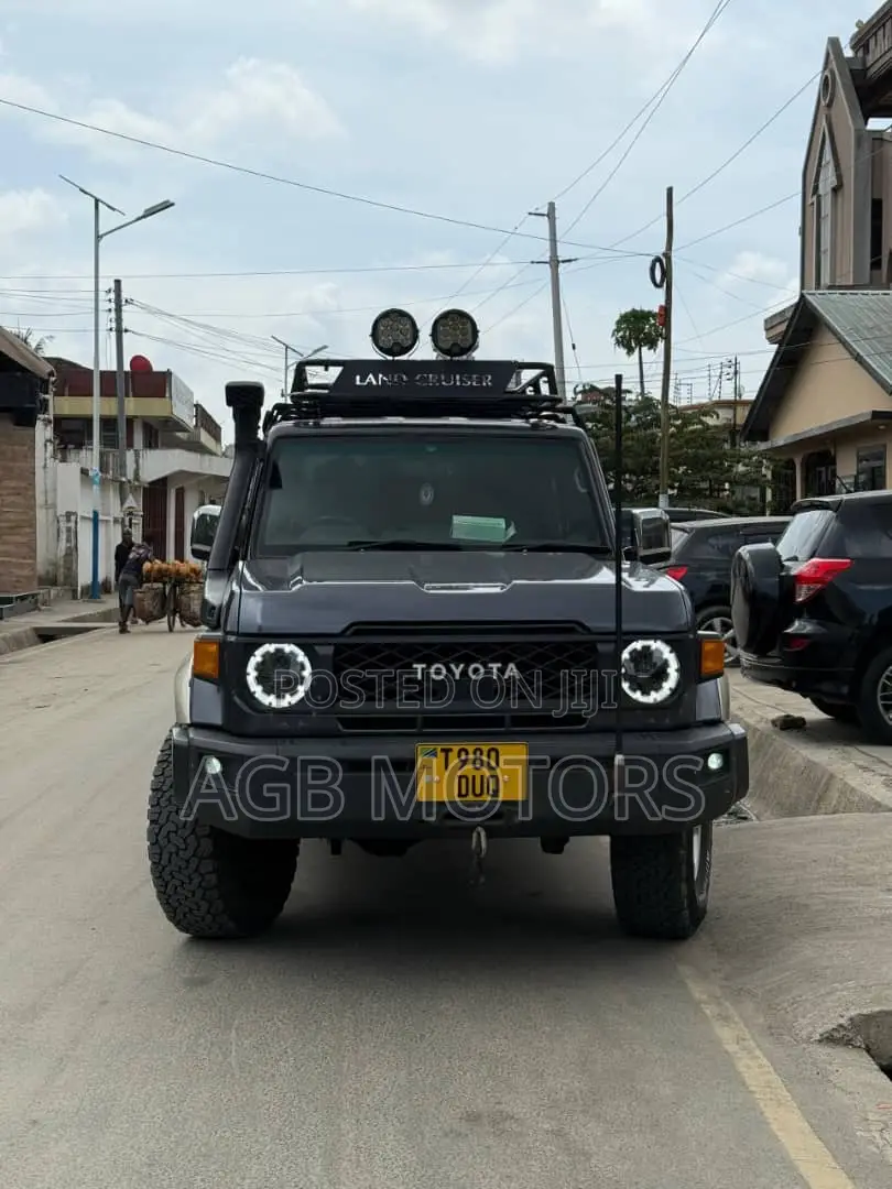 Toyota Land Cruiser 79 Series 2017 Gray