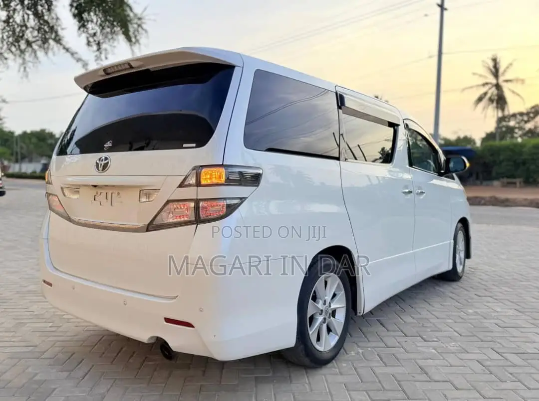 Toyota Vellfire 2010 White