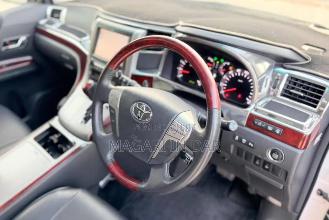Toyota Vellfire 2010 White