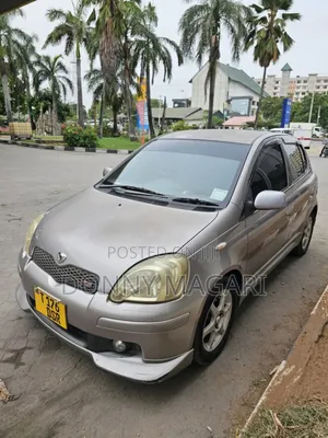 Toyota Vitz 2005 Silver