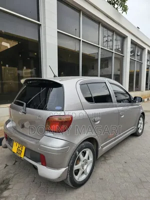 Toyota Vitz 2005 Silver