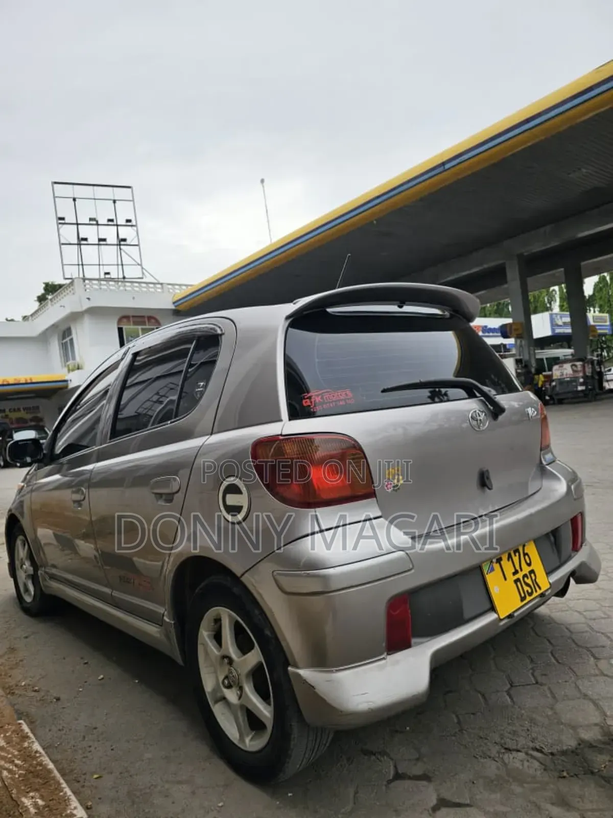 Toyota Vitz 2005 Silver
