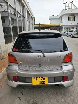 Toyota Vitz 2005 Silver