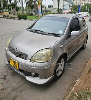 Toyota Vitz 2005 Silver
