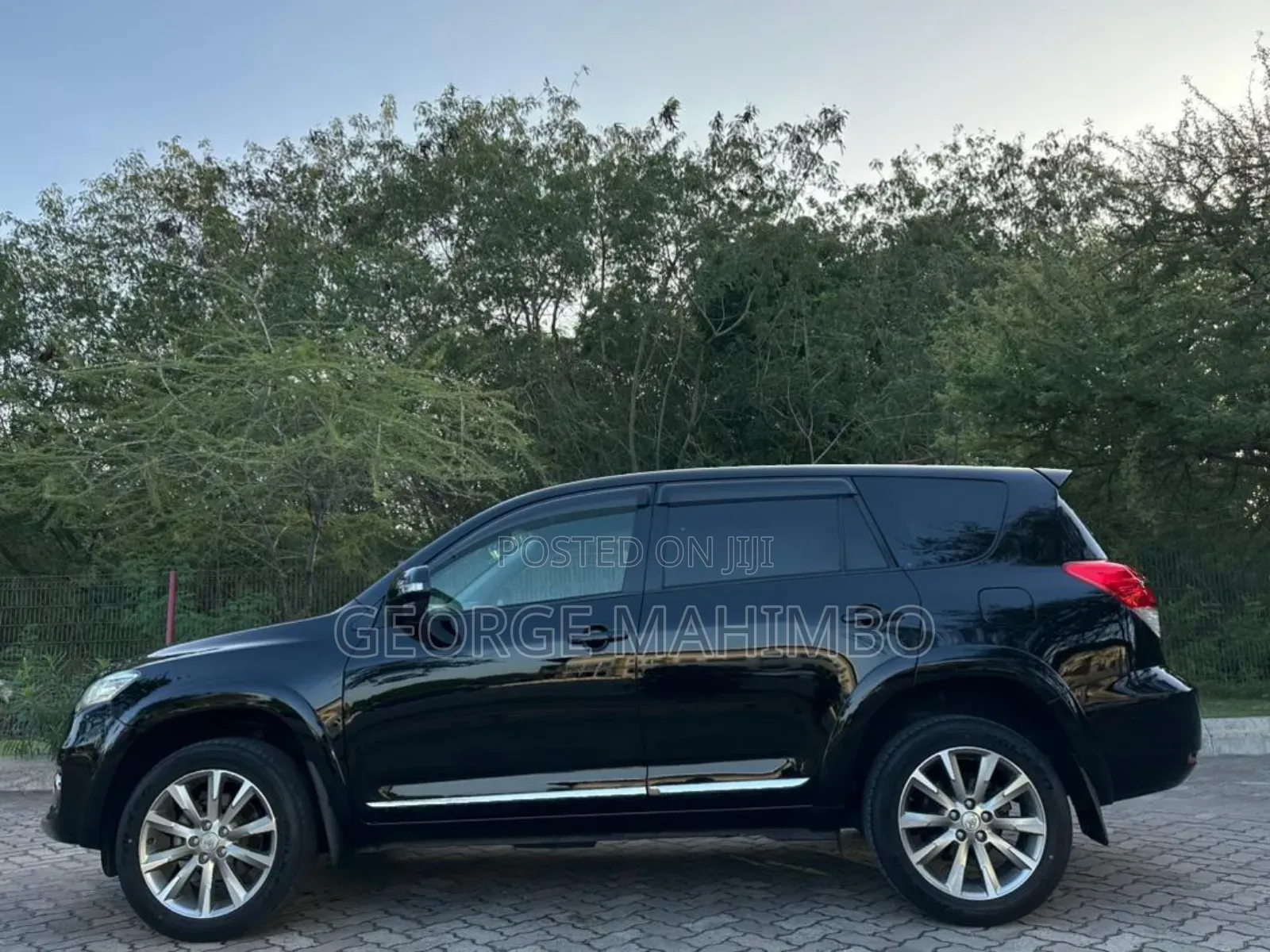Toyota Vanguard 2012 Black