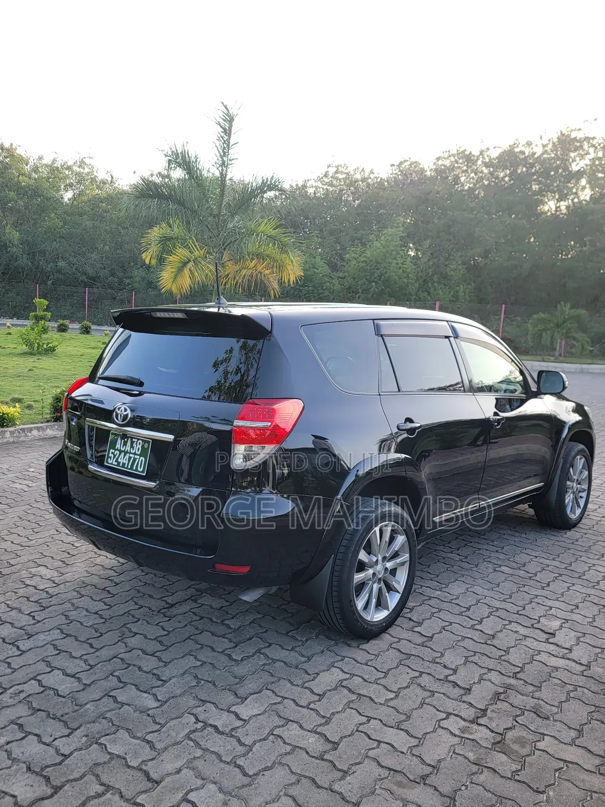 Toyota Vanguard 2012 Black