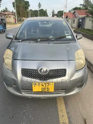 Toyota Vitz 2005 Gray