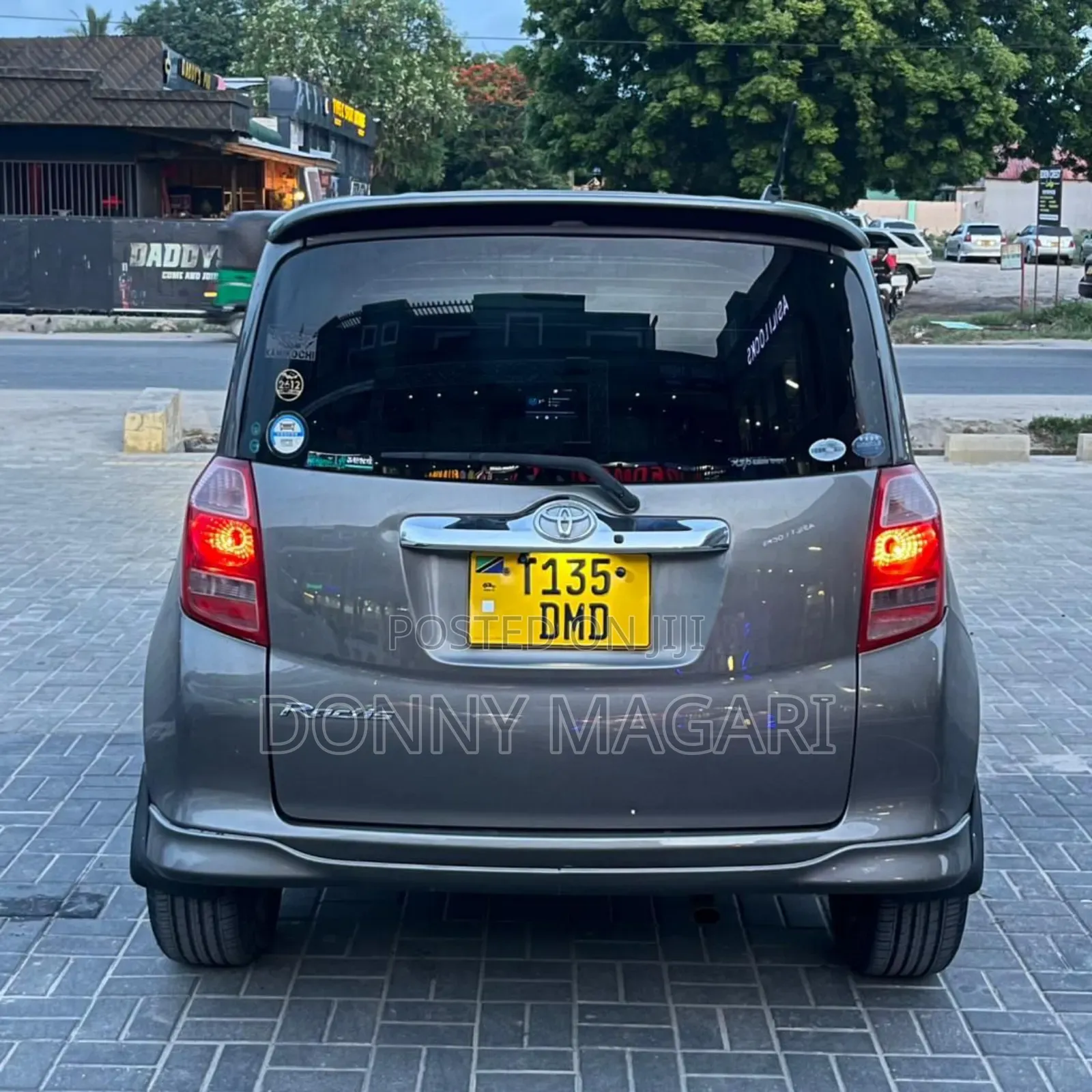 Toyota Ractis 1.3 FWD 2008 Gray