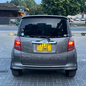 Toyota Ractis 1.3 FWD 2008 Gray