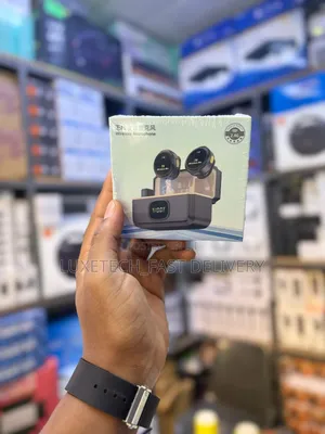 Q8 Dual Wireless Lavalier Microphone With a Charging Case