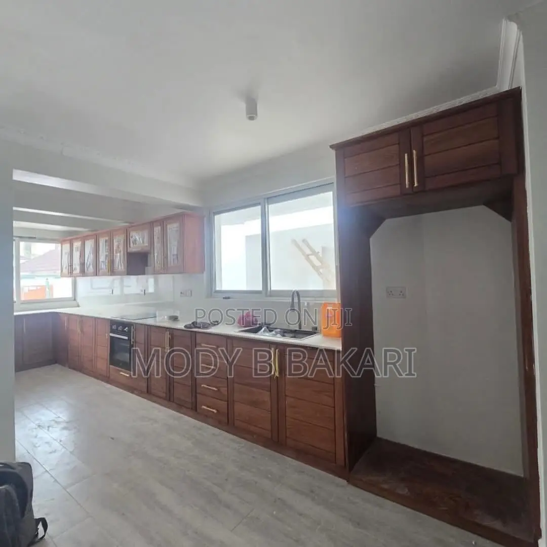 5bdrm House in Oyster Bay for rent