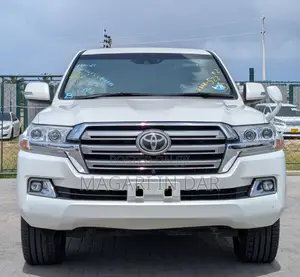 Toyota Land Cruiser 2016 White