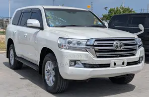 Toyota Land Cruiser 2016 White